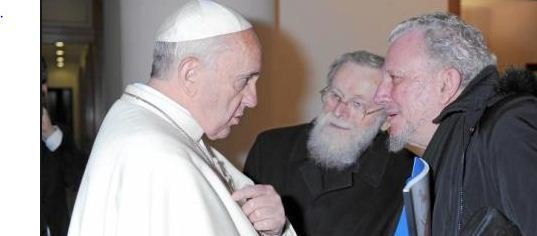 El papa Francisco con los iniciadores del Camino Neocatecumenal