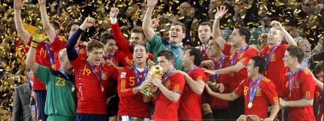Selección Española de Fútbol levantando la Copa del Mundo.