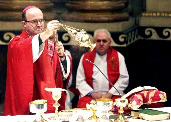 El obispo de San Sebastián, José Ignacio Munilla, oficia una misa.