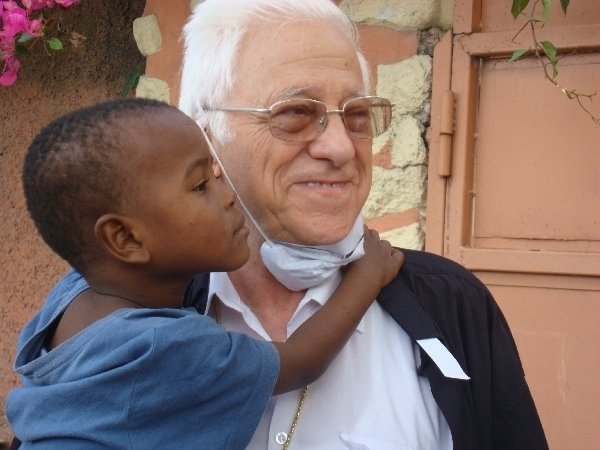 El Padre Ángel en Haití. 