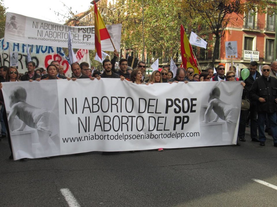 Una de las pancartas que recorrieron Madrid durante la manifestación Cada Vida Importa. 