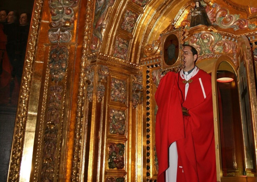 El velo de la cara de Cristo se encuentra en el Monasterio de la Santa Faz de Alicante. 