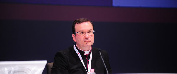 Monseñor Carlos Simón, subsecretario del Pontificio Consejo de la Familia. 