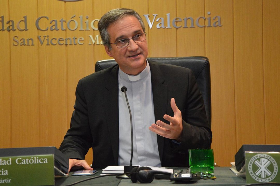 Monseñor Dario Eduardo Viganò, prefecto de la Secretaría de Comunicación de la Santa Sede. 