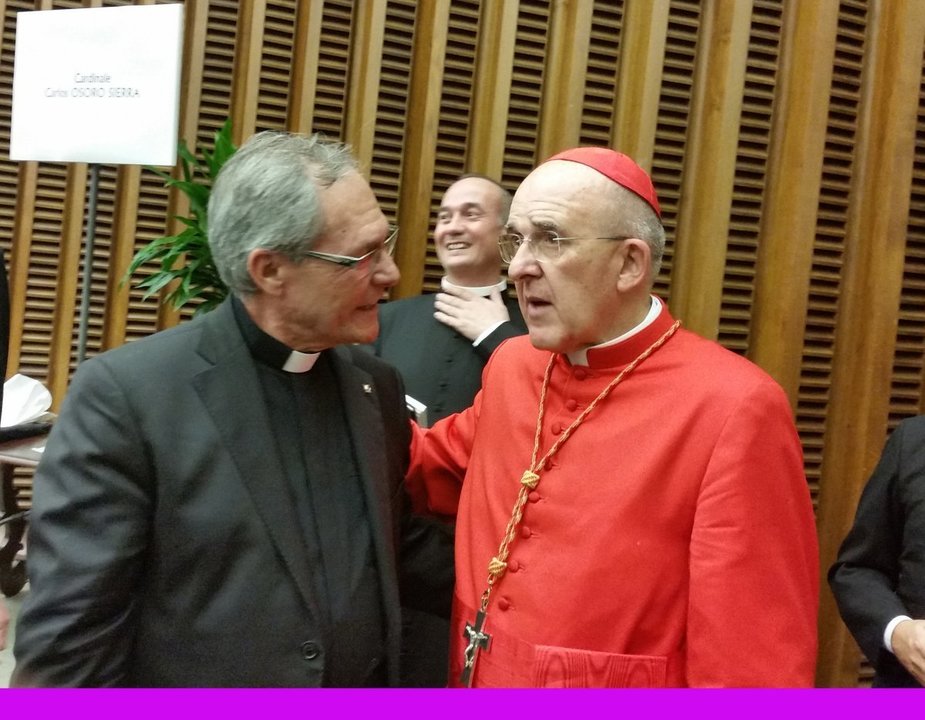 Juan Carlos Pérez Godoy, provincial de los Salesianos en España, felicita a Osoro. 