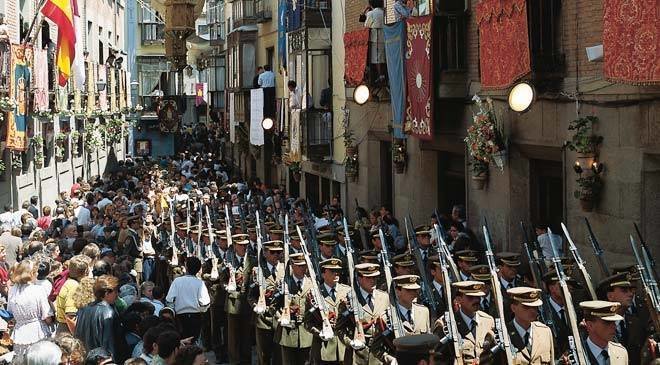 Militares en la procesión del Corpus de Toledo. 