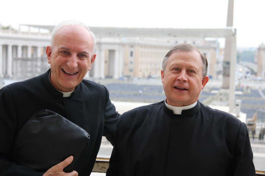 El padre Carlos Zancajo, LC (a la izquierda).  