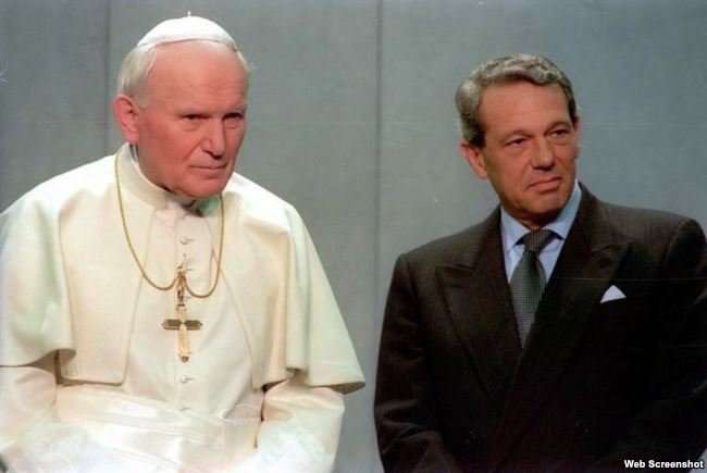 El Papa san Juan Pablo II y Joaquín Navarro Valls. 