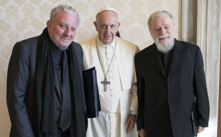 El Papa Francisco, Kiko Aarguello y el sacerdote Mario Pezzi. 
