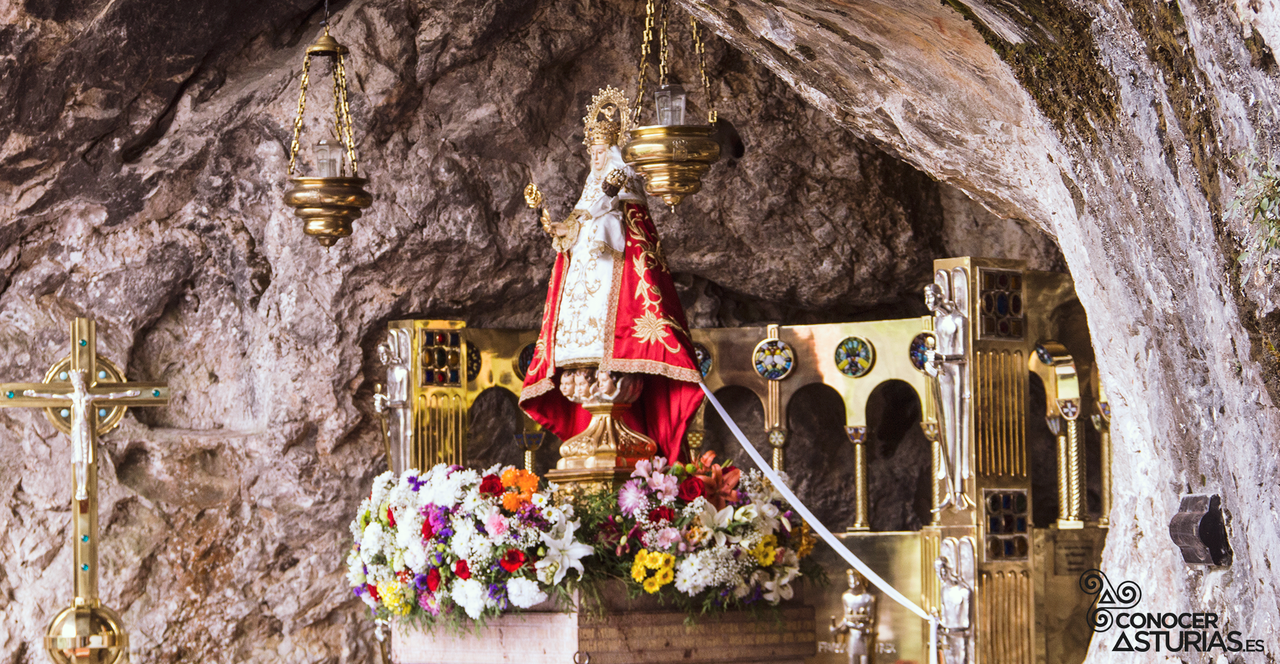 La Santina o Virgen de Covadonga. 