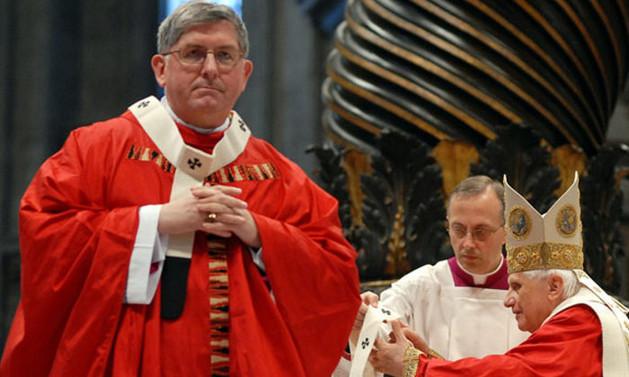 El cardenal y arzobispo de Toronto Thomas Collins. 
