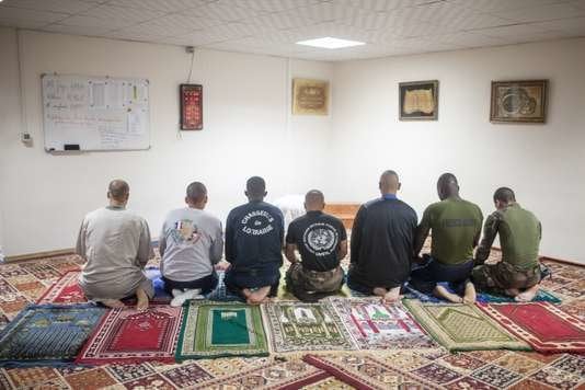 Musulmanes rezando.