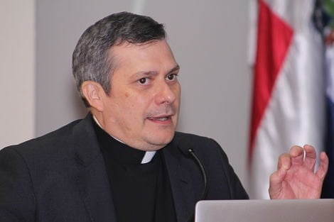 Monseñor Lucio Ruiz. 