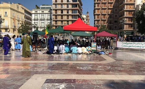 musulmanes-rezando-calles-valencia