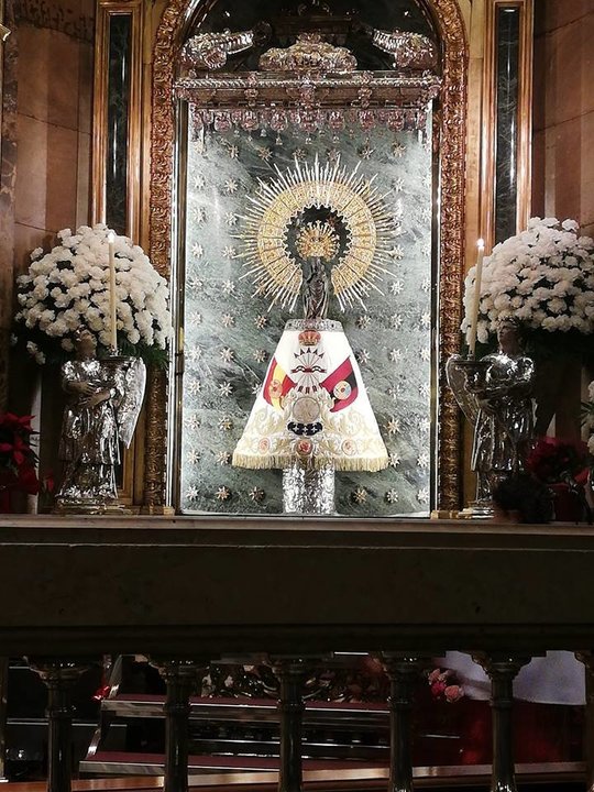 Manto de la Virgen del Pilar.