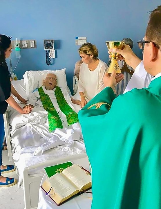 Misa de Ernesto Cardenal en el hospital