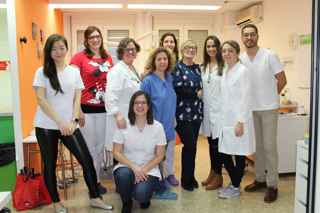 Odontólogos y voluntarios de la Clínica de Valencia.