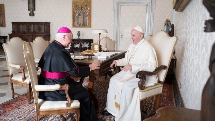 El Papa recibe a Monseñor Vincenzo Paglia, presidente de la Pontificia Academia para la Vida  (Vatican Media)