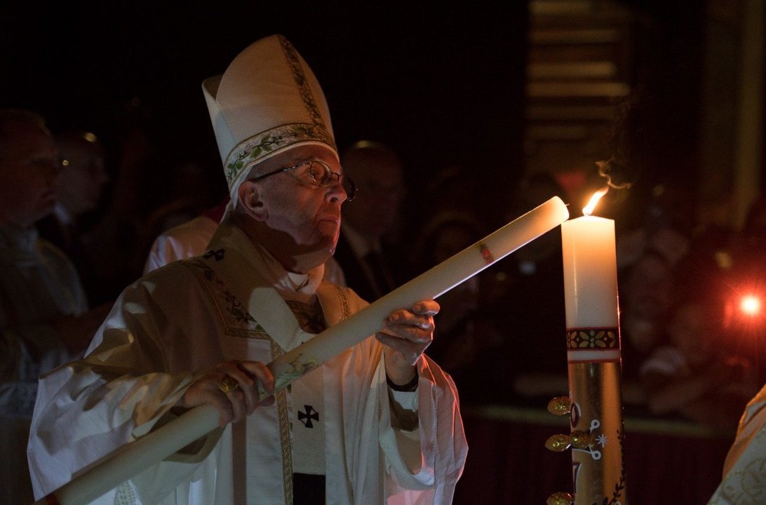 Papa Francisco celebrando la Vigilia Pascual.