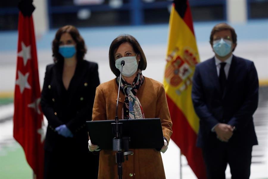 Margarita Robles cerrando la morgue de Madrid.