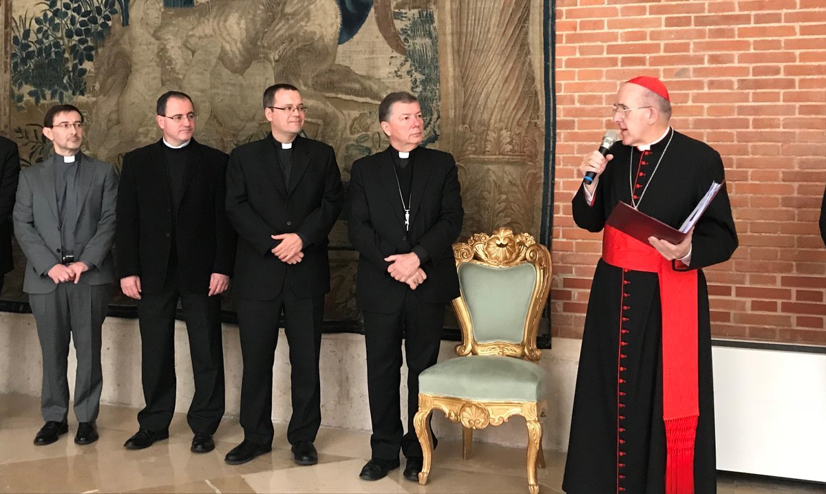 El cardenal Osoro con los cuatro obispos auxiliares de Madrid. 