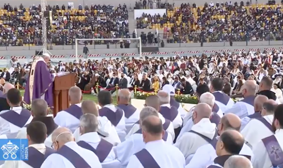 Papa Francisco en la Misa del estadio Franso Hariri.