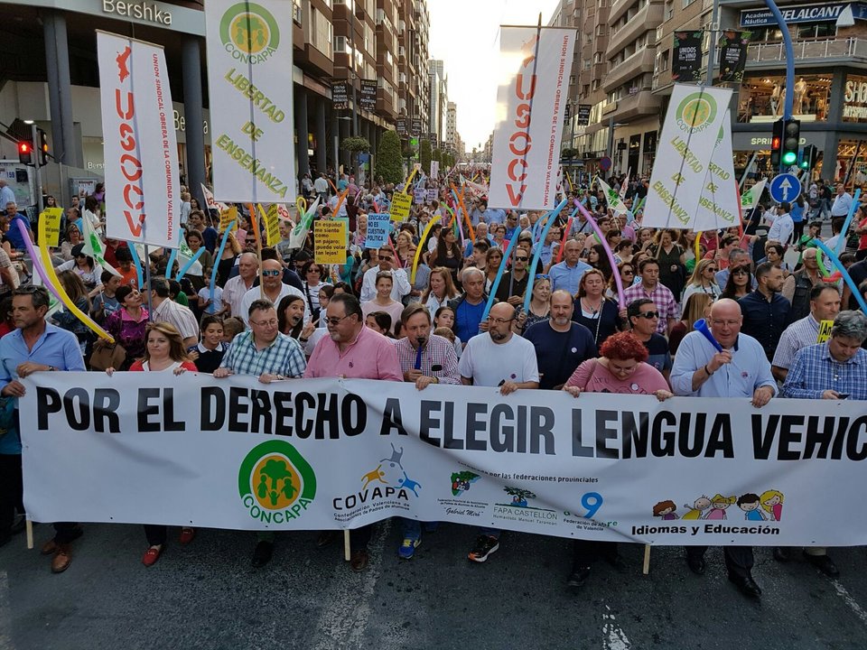 Manifestación en Valencia contra la imposición del valenciano.