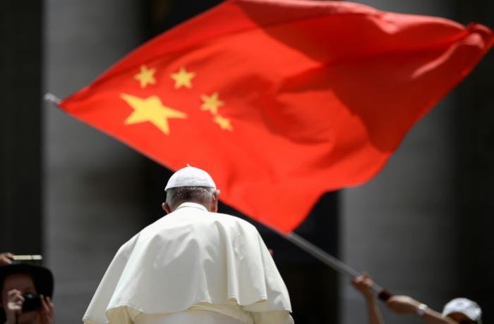 El Papa y la bandera de la República de China. 