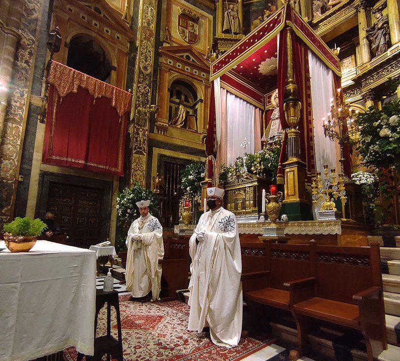 Representantes de la Orden Militar de Caballería de Alfonso XIII, en el Monasterio de Guadalupe.
