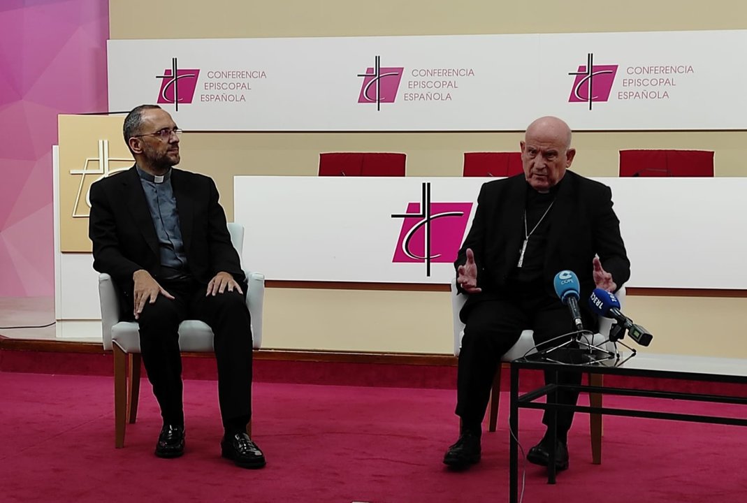 Mons. Vicente Jiménez, arzobispo emérito de Zaragoza y Josetxo Vera, director de la Comisión Episcopal para las Comunicaciones Sociales.
