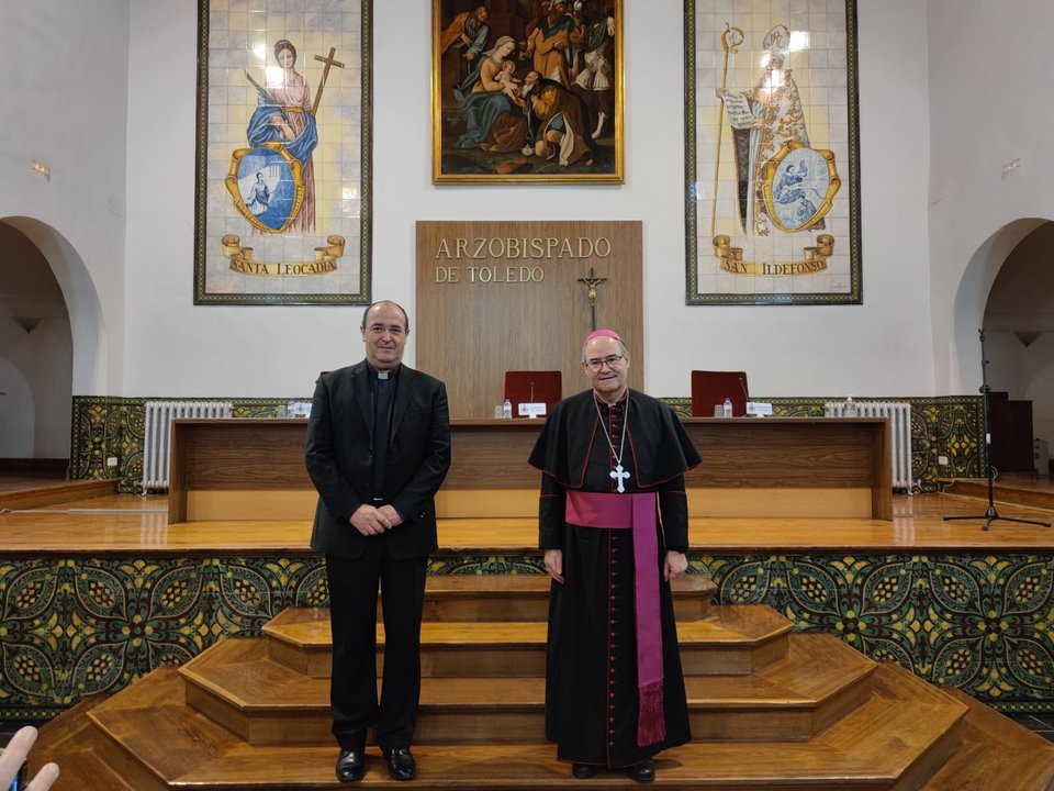Jesús Pulido junto Mons. Francisco Cerro, obispo de Toledo.