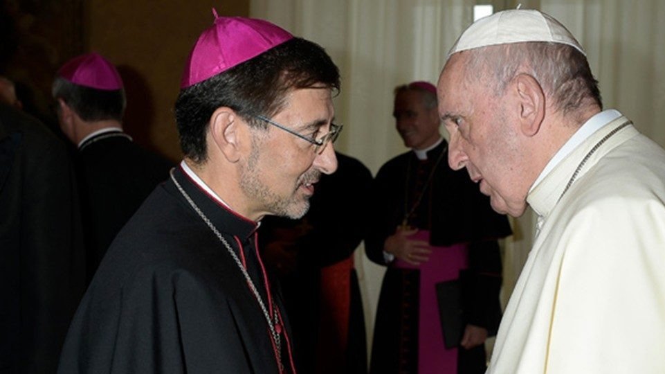 El arzobispo José Cobo y el papa Francisco.