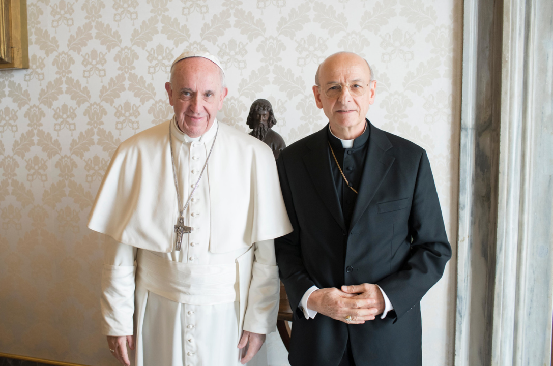 El Papa “asimila” las Prelaturas Personales a las asociaciones clericales públicas con facultad de incardinar clérigos.