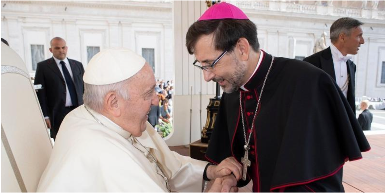 José Cobo con el Papa Francisco.