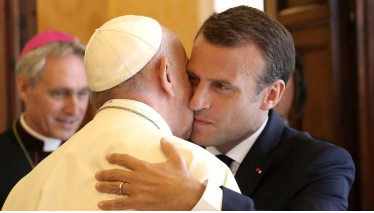 Macron y el Papa Francisco.