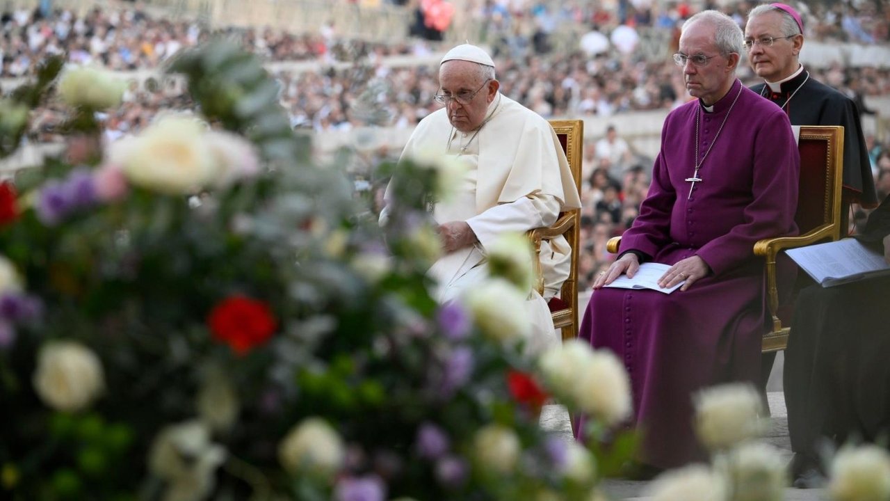 Entre los líderes religiosos invitados a la vigilia, se encontraba el Arzobispo de Canterbury, Justin Welby. (Vatican Media)