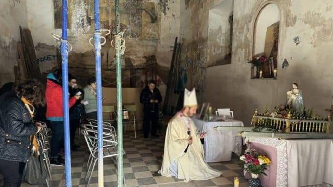 El falso obispo Antonio Jiménez que dice ser arzobispo de la iglesia Veterocatólica de Santa Filomena. Imagen: redes sociales.