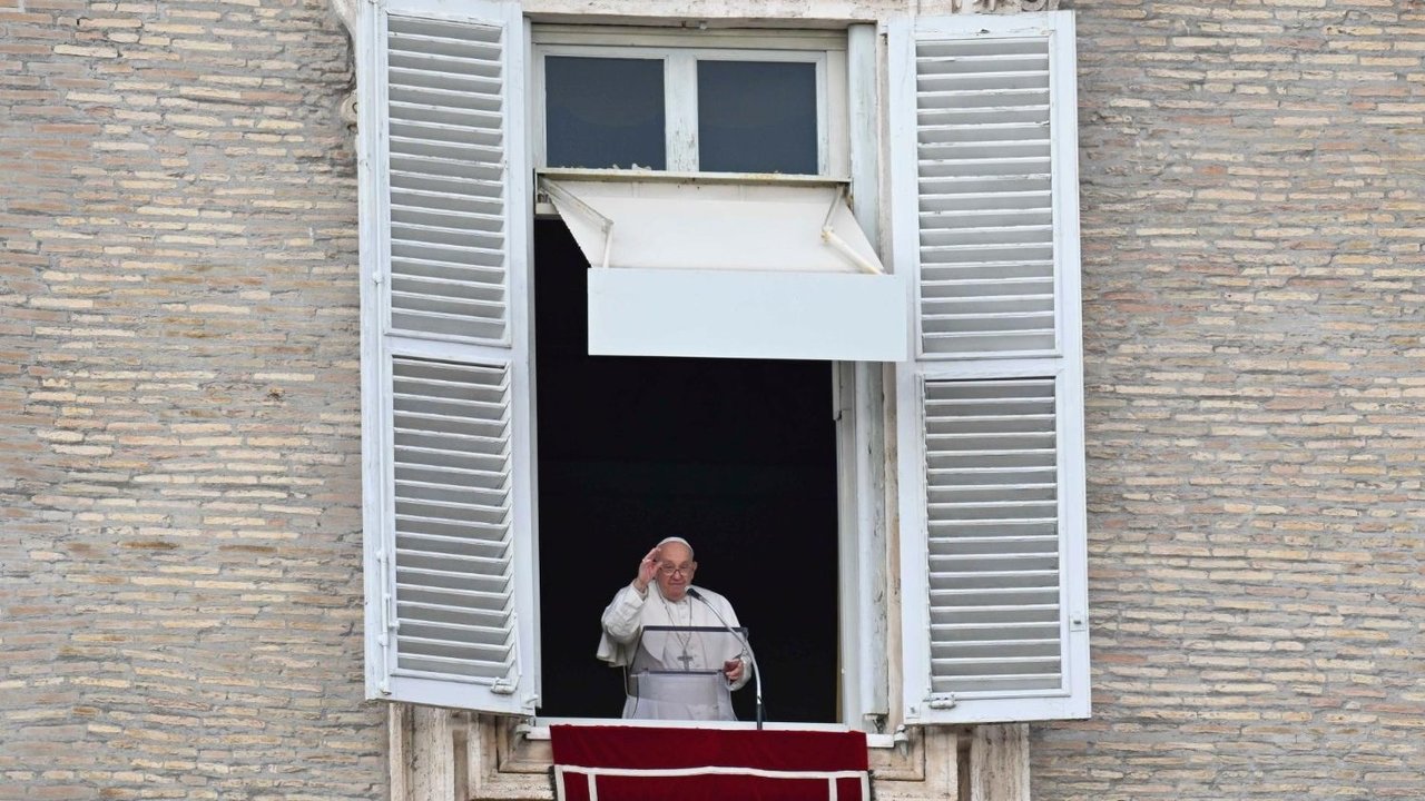 El Papa a la hora del Ángelus en la fiesta de la Epifanía  (VATICAN MEDIA Divisione Foto)