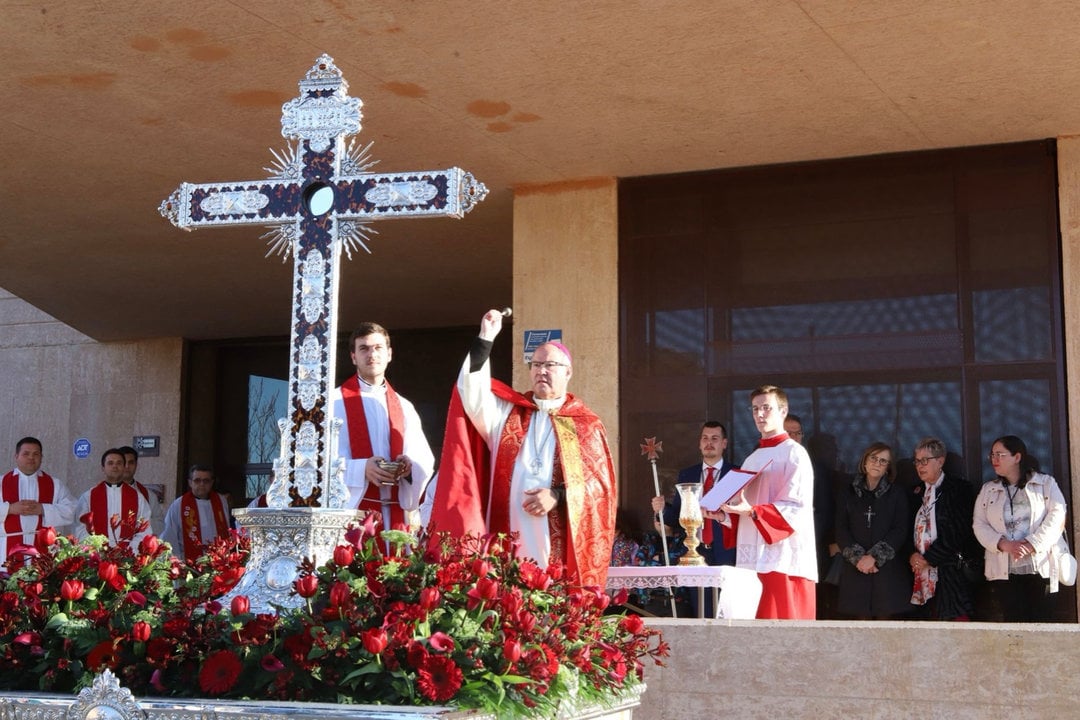 Entrega del Lignum Crucis en Camuñas, Toledo.