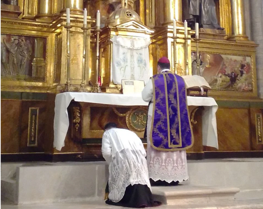 Misa cismática del falso obispo Pablo de Rojas en el monasterio de Belorado.