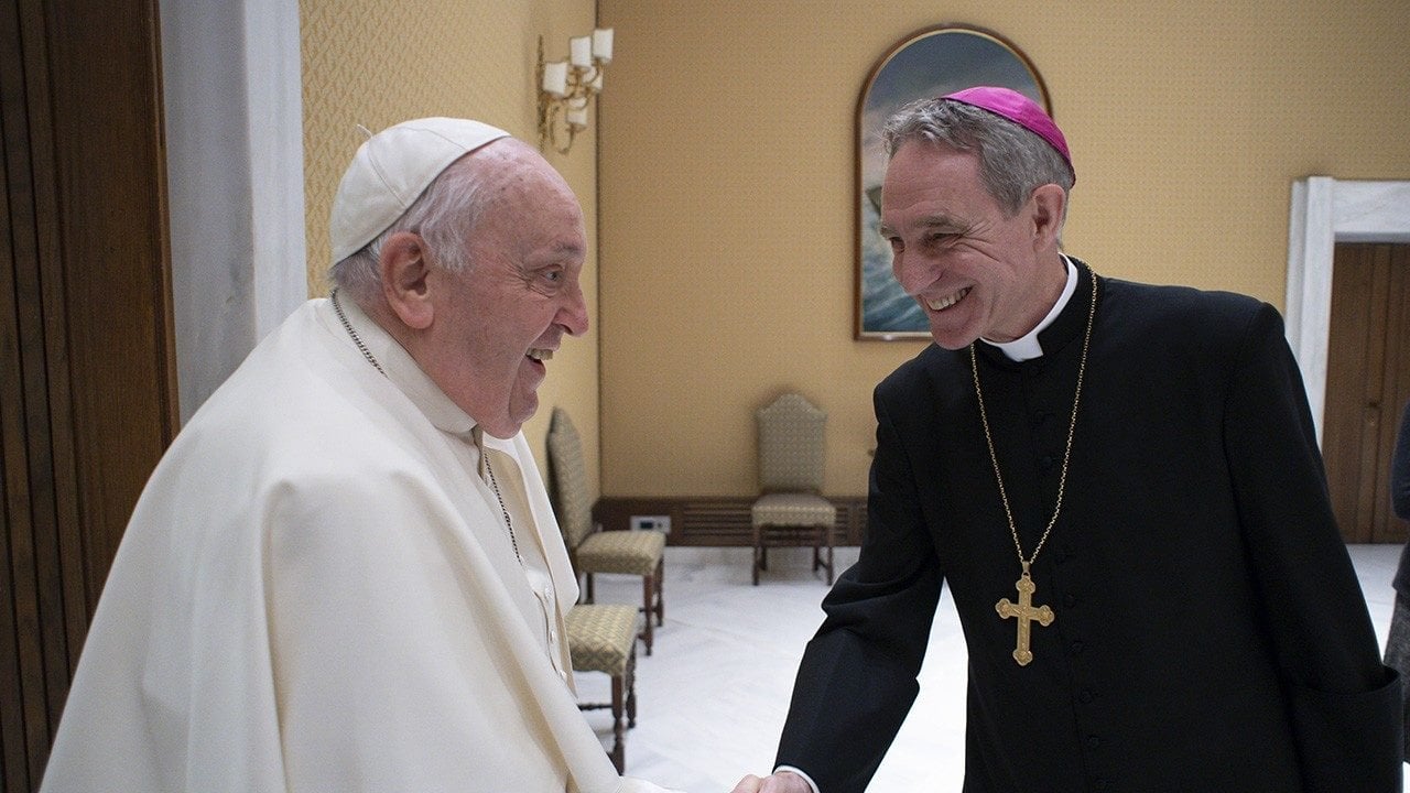 El Papa Francisco con Monseñor Gänswein (Vatican Media - foto de archivo).