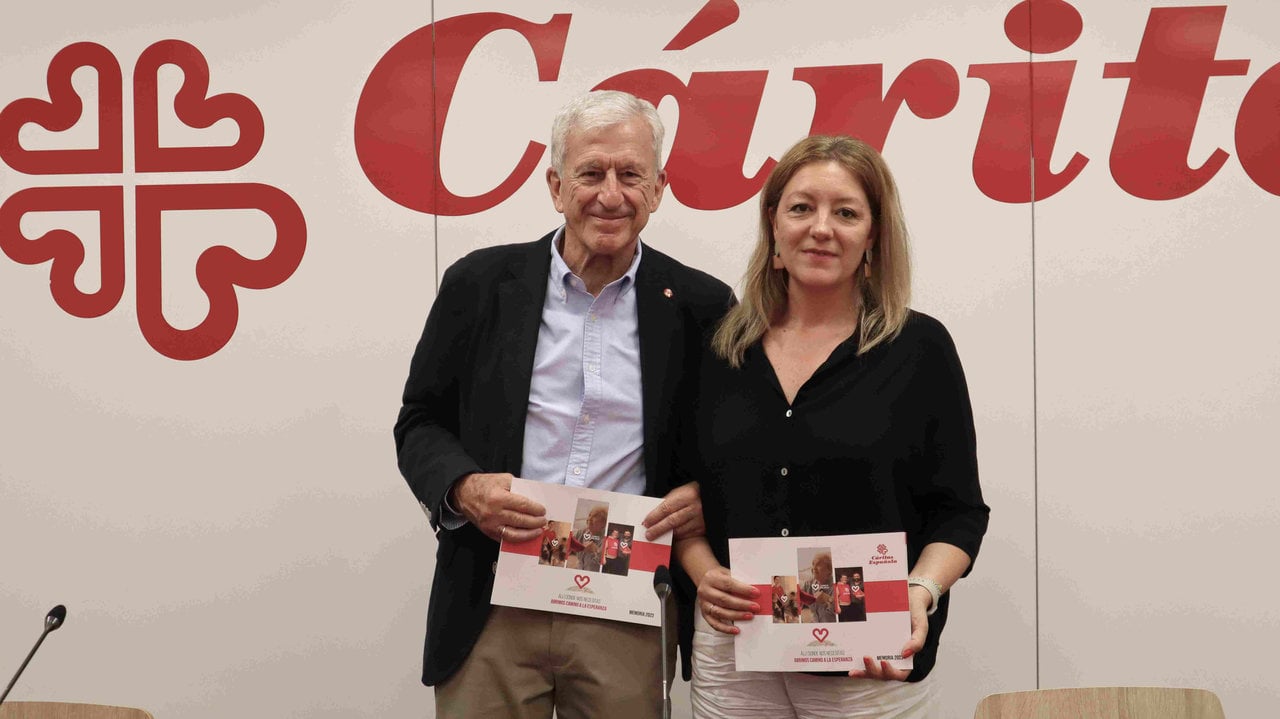 Manuel Bretón y Natalia Peiro, durante la presentación de la Memoria Anual el pasado mes de junio en la sede de Cáritas Española. Foto: Inma Cubillo
