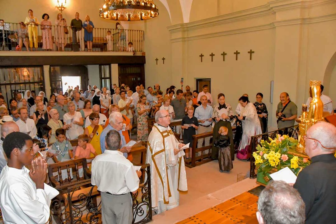 Más de 30 familias ofrecen a sus hijos a la Virgen de Torreciudad