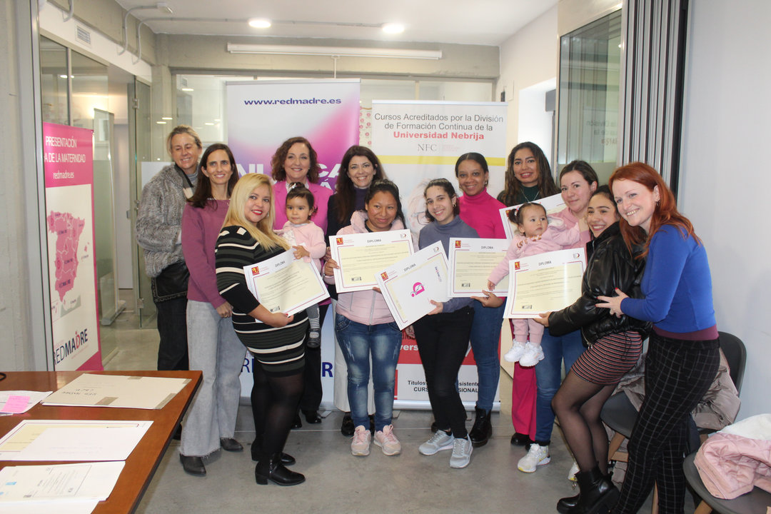 Madres ayudadas por la Fundación RedMadre.