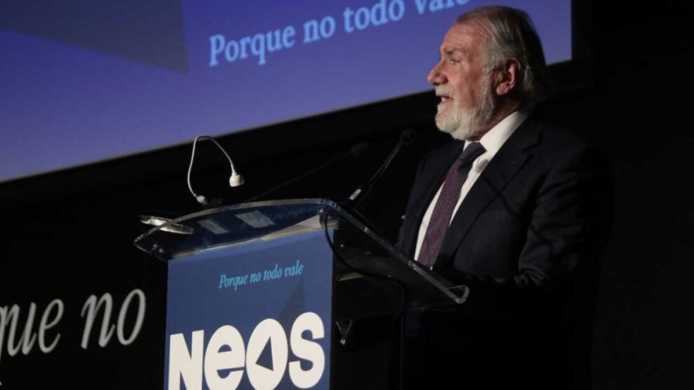 Jaime Mayor Oreja presentando NEOS. 