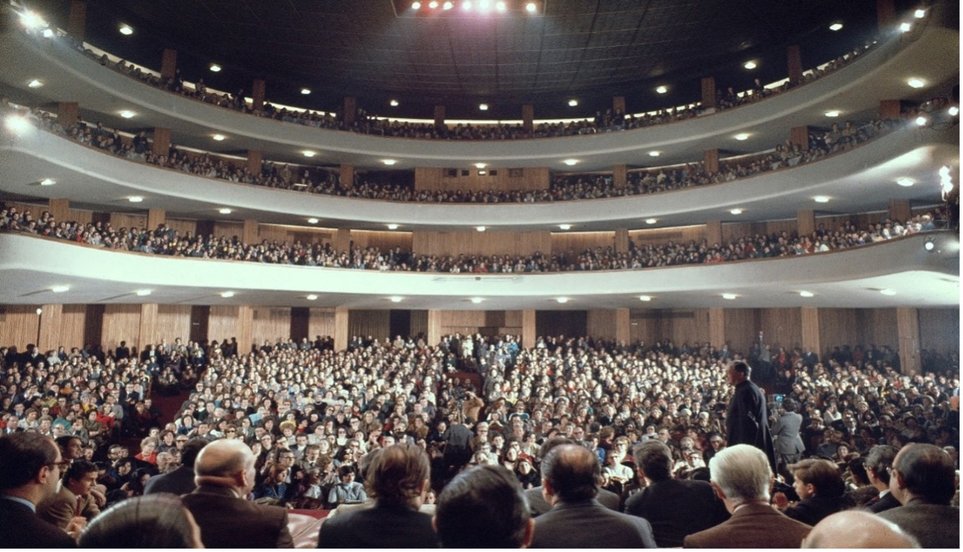 San Josemaría en el encuentro final en Buenos Aires, Teatro Coliseo, 26-VI-1974.