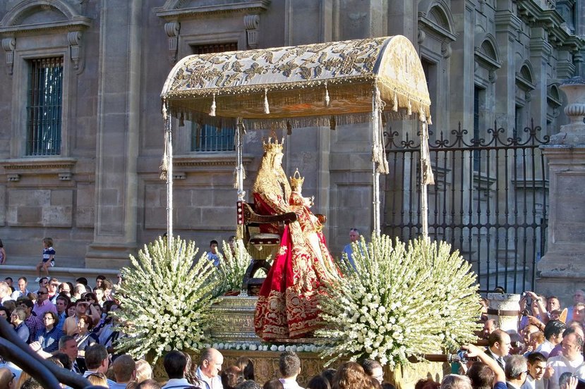 La Virgen de los Reyes de Sevilla en procesión. 
