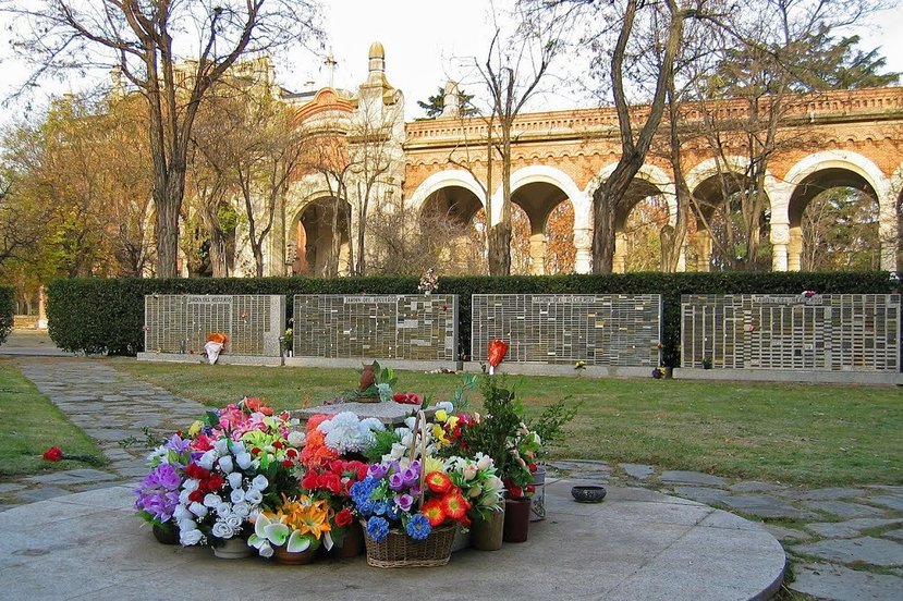 Jardín de los recuerdos del Cementerio de la Almudena (Madrid) donde se dan sepultura a las cenizas. 