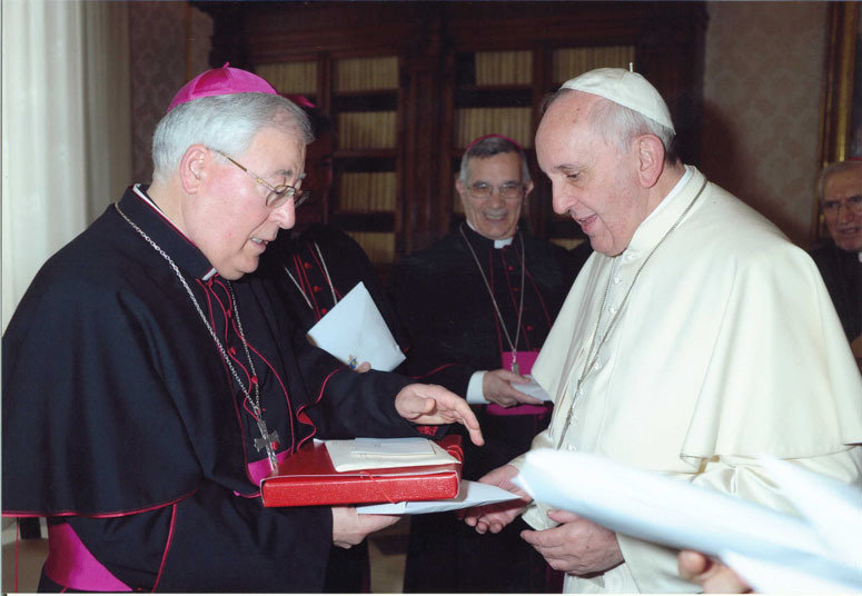 Monseñor Juan Antonio Reig Pla y el Papa Francisco.