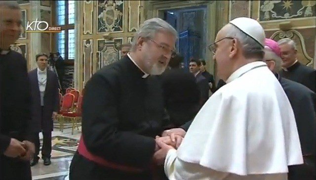 Jonathan Goodall con el Papa Francisco en 2013. 